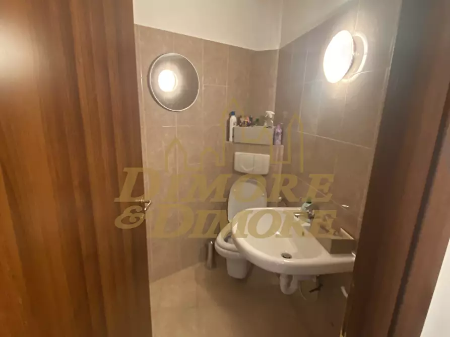 Immagine 9 di Ufficio in vendita  a Varese