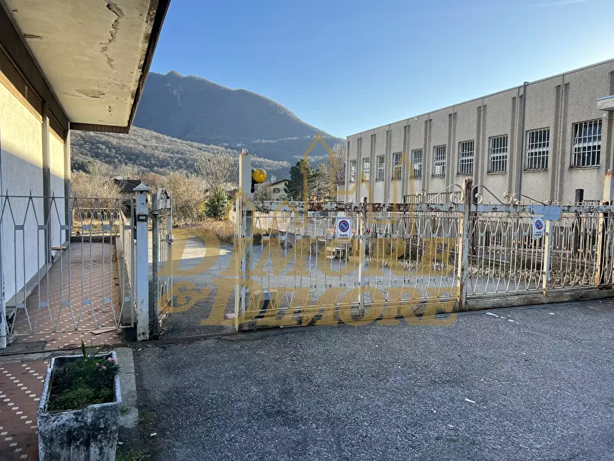 Immagine 26 di Locale commerciale in vendita  in Via Battaglia San Martino 72 a Cuveglio