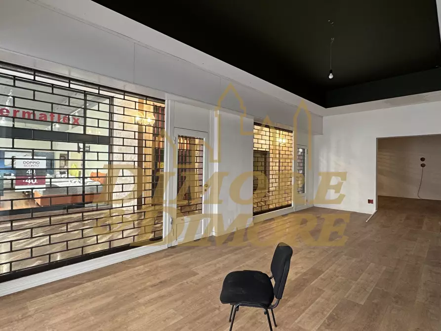 Immagine 9 di Locale commerciale in vendita  a Varese