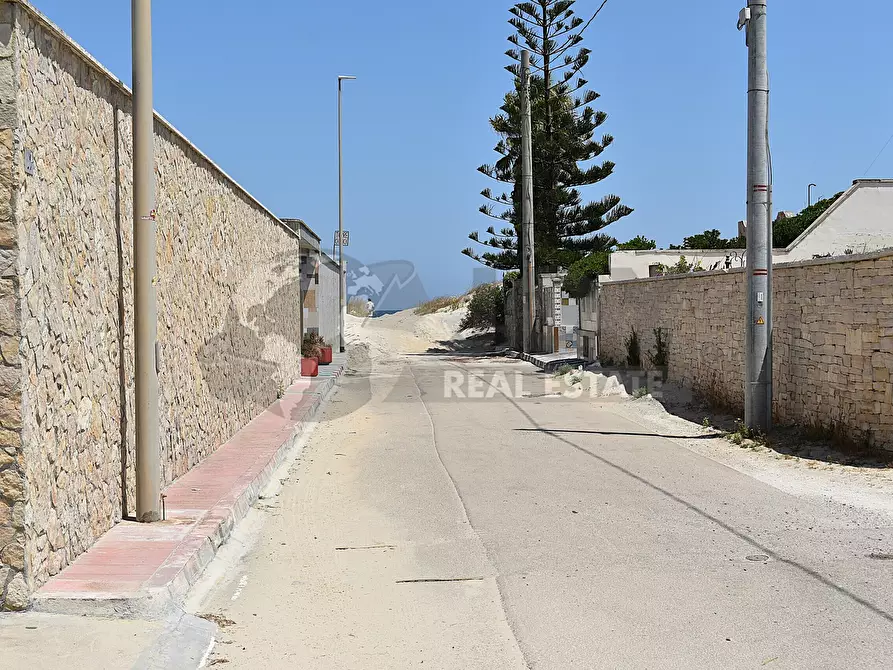 Immagine 29 di Villa in vendita  in Via Levanzo 19 a Lecce