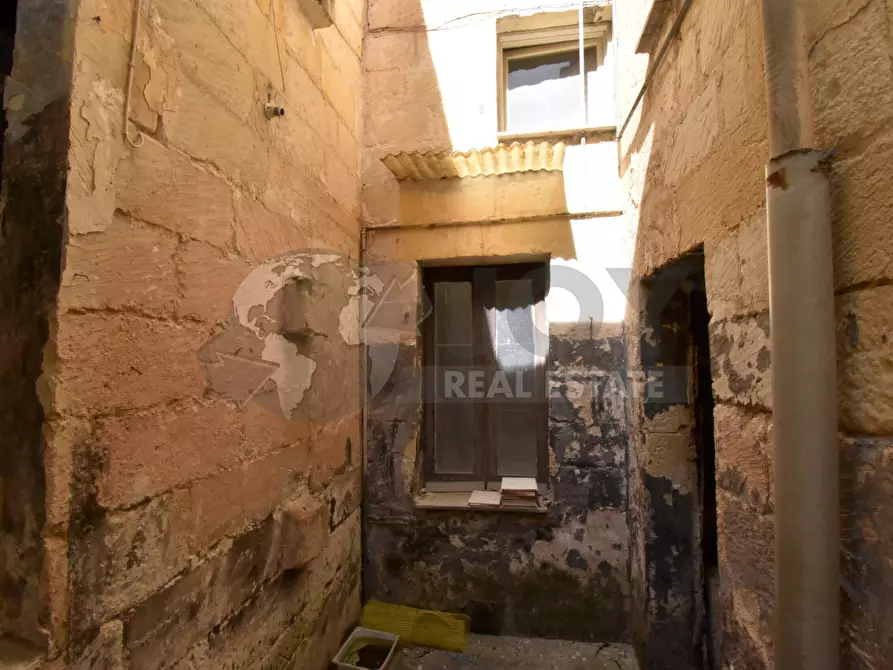 Immagine 9 di Palazzo in vendita  in Via Gorizia 35 a Lecce