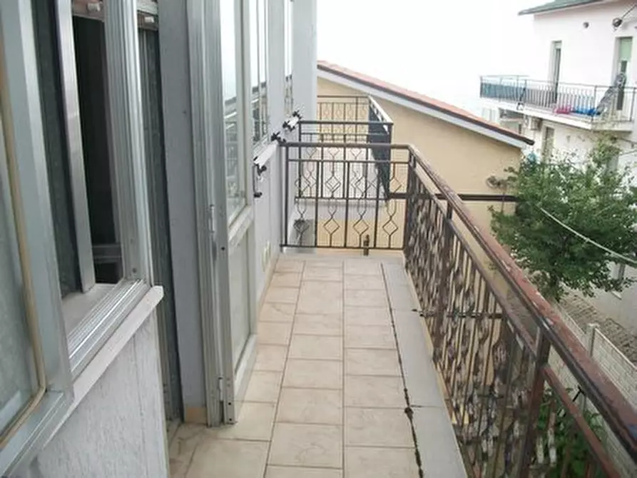 Immagine 15 di Trilocale in vendita  in VIA DEI MARSI a Castel Frentano