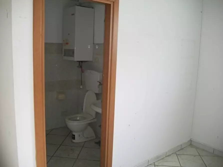 Immagine 14 di Locale commerciale in affitto  in VIA I.SILONE a Lanciano