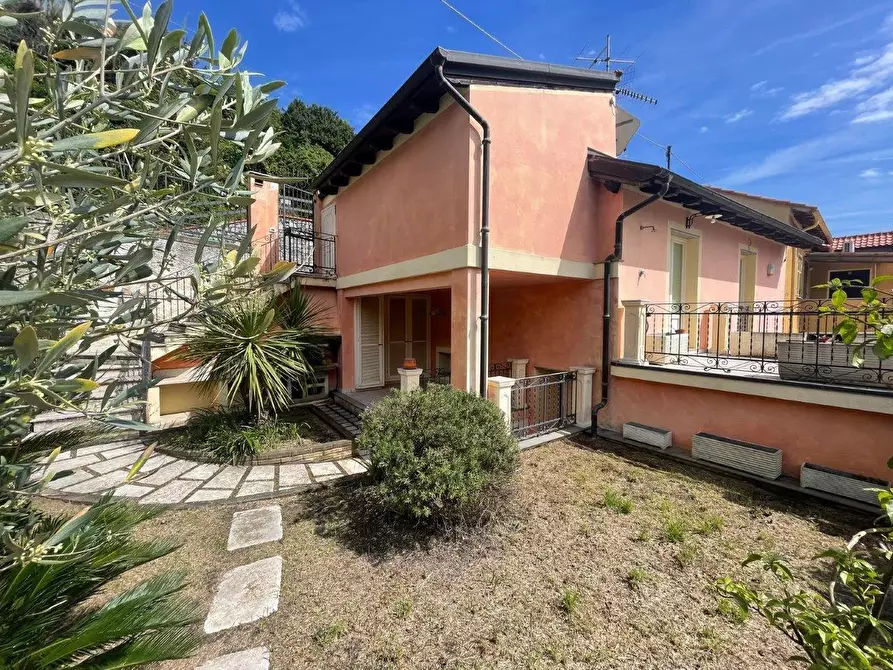 Immagine 10 di Villetta a schiera in vendita  a Alassio