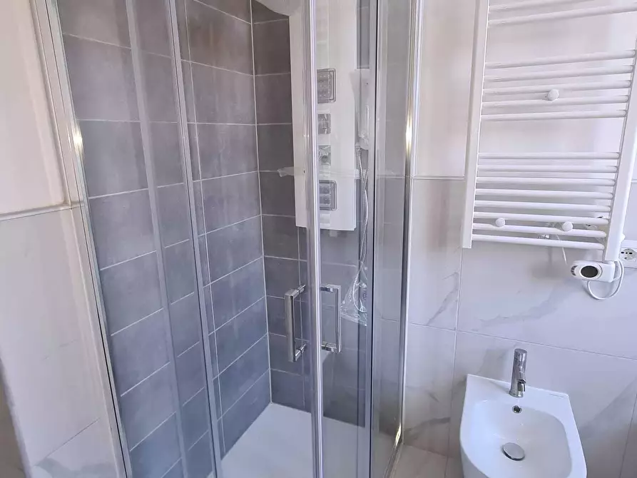 Immagine 19 di Trilocale in vendita  in V.le hanbury a Alassio