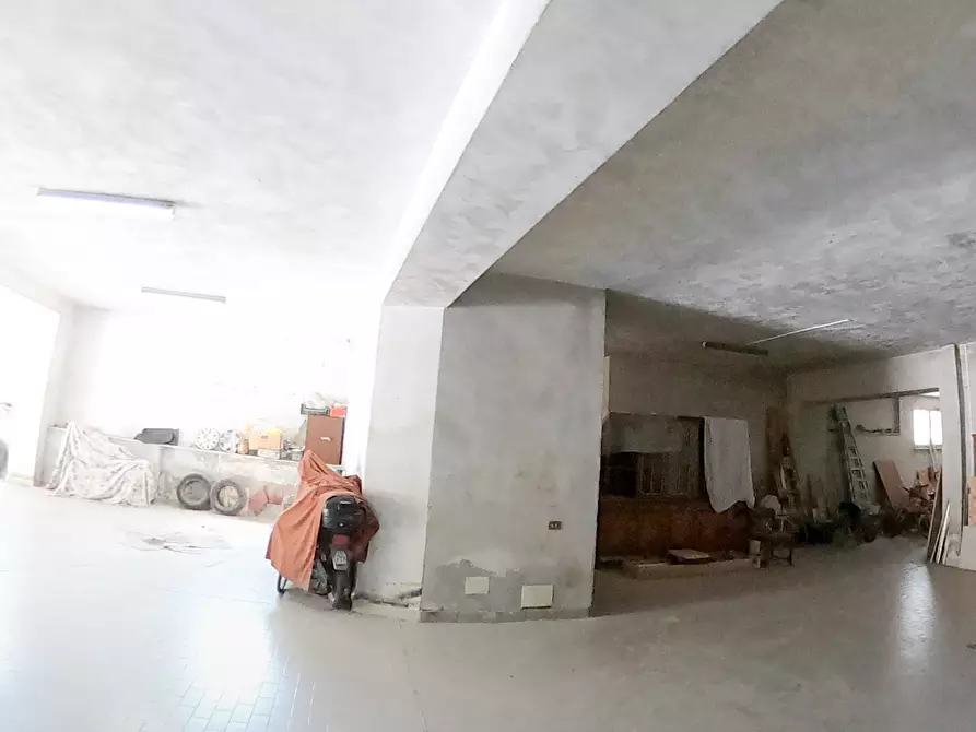 Immagine 2 di Magazzino in vendita  a Jesi