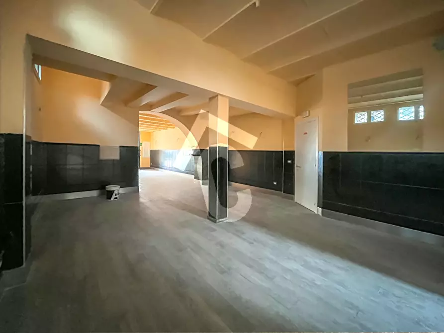 Immagine 9 di Locale commerciale in vendita  a Jesi