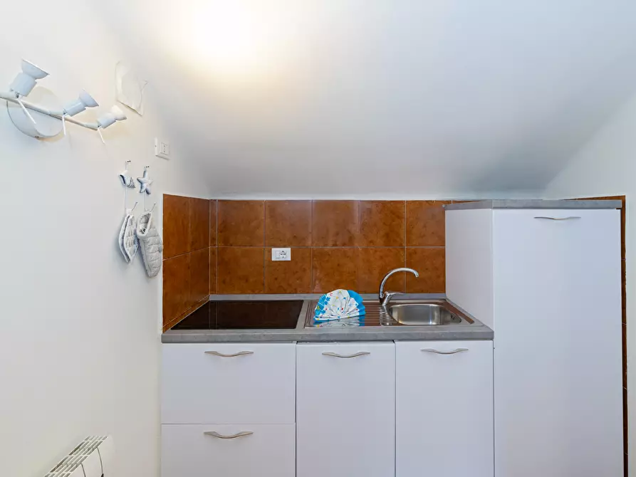 Immagine 9 di Bilocale in affitto  in Piazza Vittorio Emanuele II a Finale Ligure