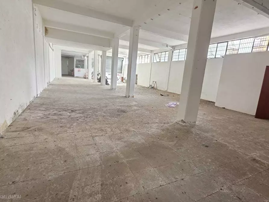 Immagine 4 di Locale commerciale in vendita  a Tremestieri Etneo