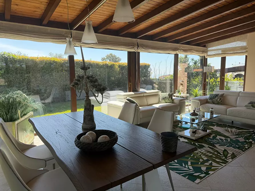 Immagine 10 di Villa in vendita  a Sant'agata Li Battiati