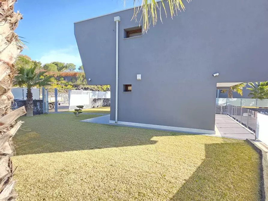 Immagine 43 di Villa in vendita  a Pedara