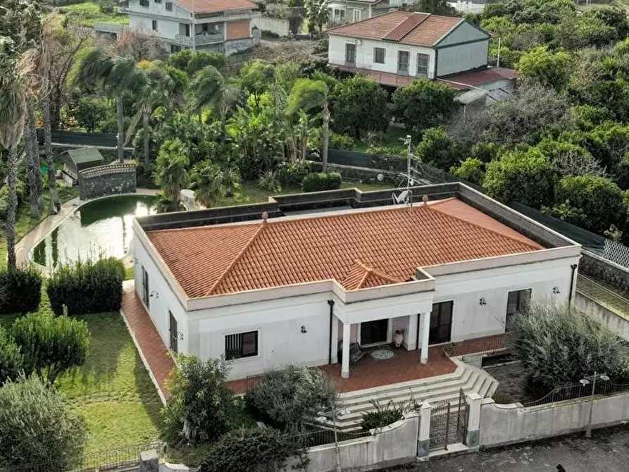 Immagine 1 di Villa in vendita  a Aci Sant'antonio