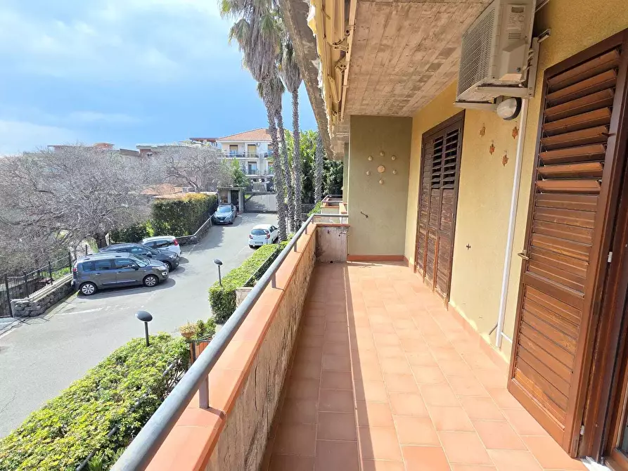 Immagine 50 di Villa in vendita  a Aci Castello