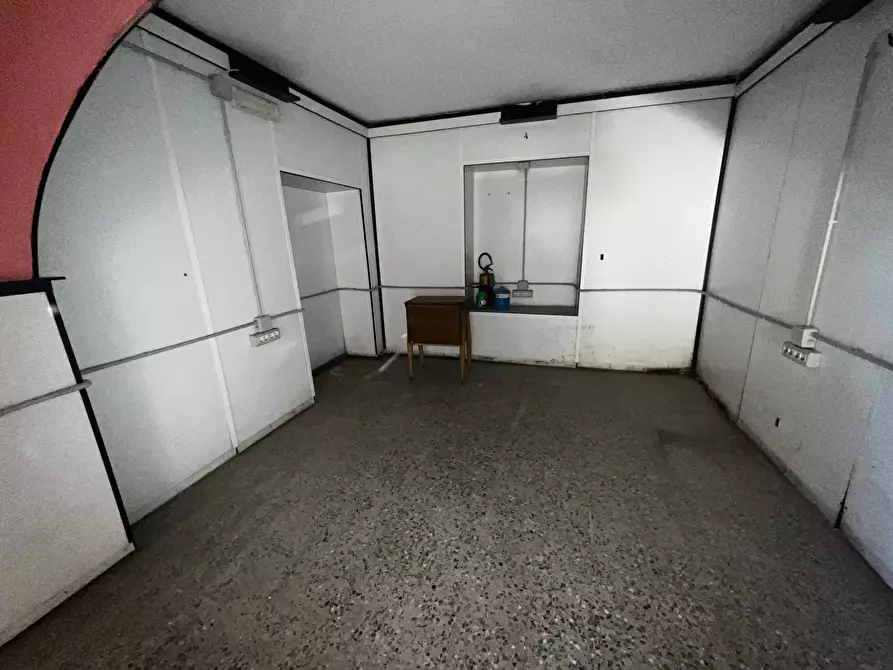 Immagine 3 di Locale commerciale in vendita  in Via Pra' 151 a Genova