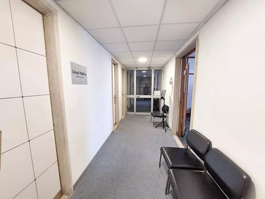 Immagine 13 di Trilocale in vendita  in Via di Sottoripa a Genova