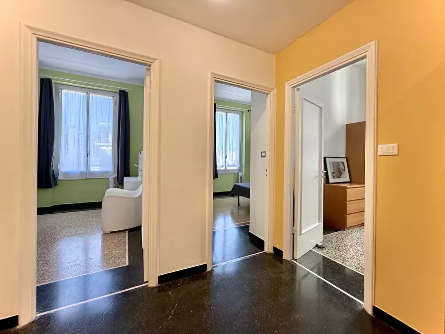 Immagine 7 di Pentalocale in vendita  in Via Fieschi a Genova