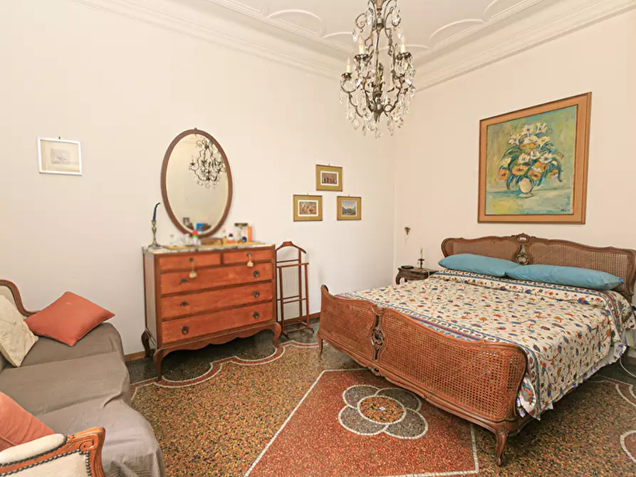 Immagine 23 di Pentalocale in vendita  in Via Benvenuto Cellini 16 a Genova