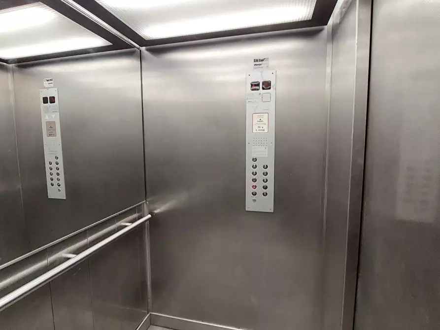 Immagine 18 di Ufficio in vendita  in Via di Sottoripa a Genova