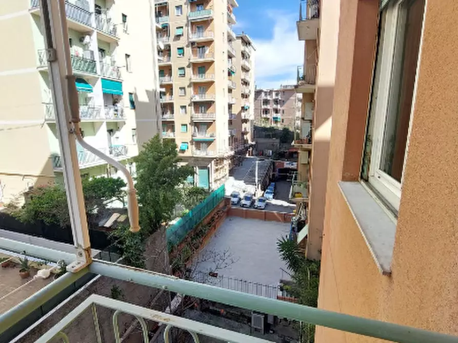 Immagine 35 di Bilocale in vendita  in Via Bartolomeo Carrea a Genova
