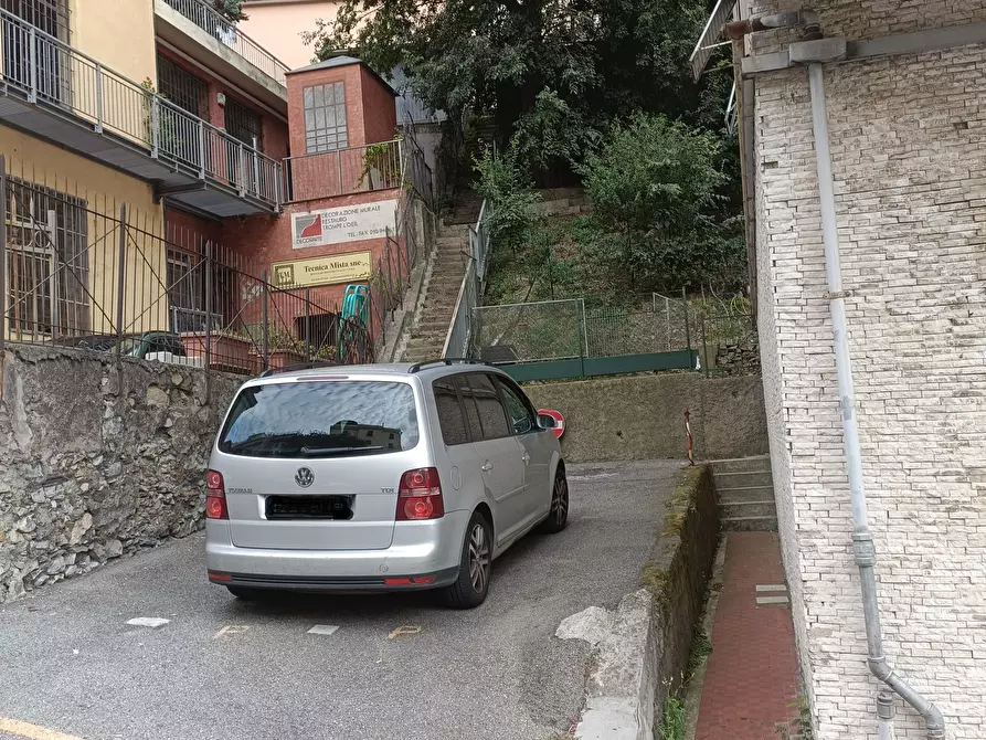 Immagine 7 di Locale commerciale in vendita  in Via dei Platani 35 R a Genova