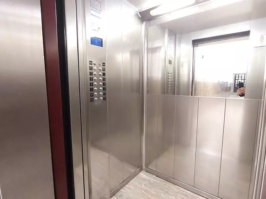 Immagine 26 di Trilocale in vendita  in Corso Magenta a Genova