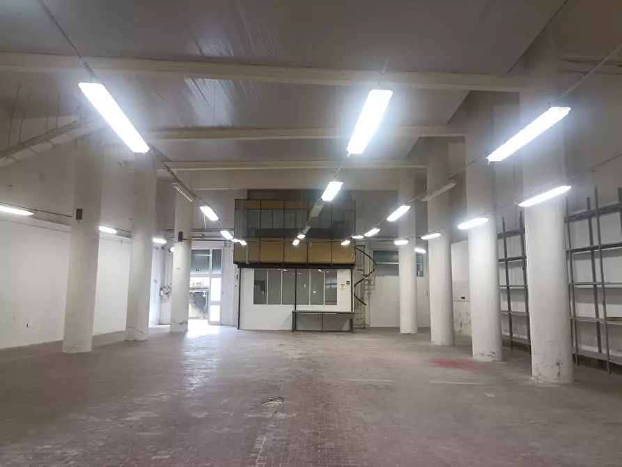 Immagine 34 di Attività artigianale in vendita  in Via Terpi 43R a Genova