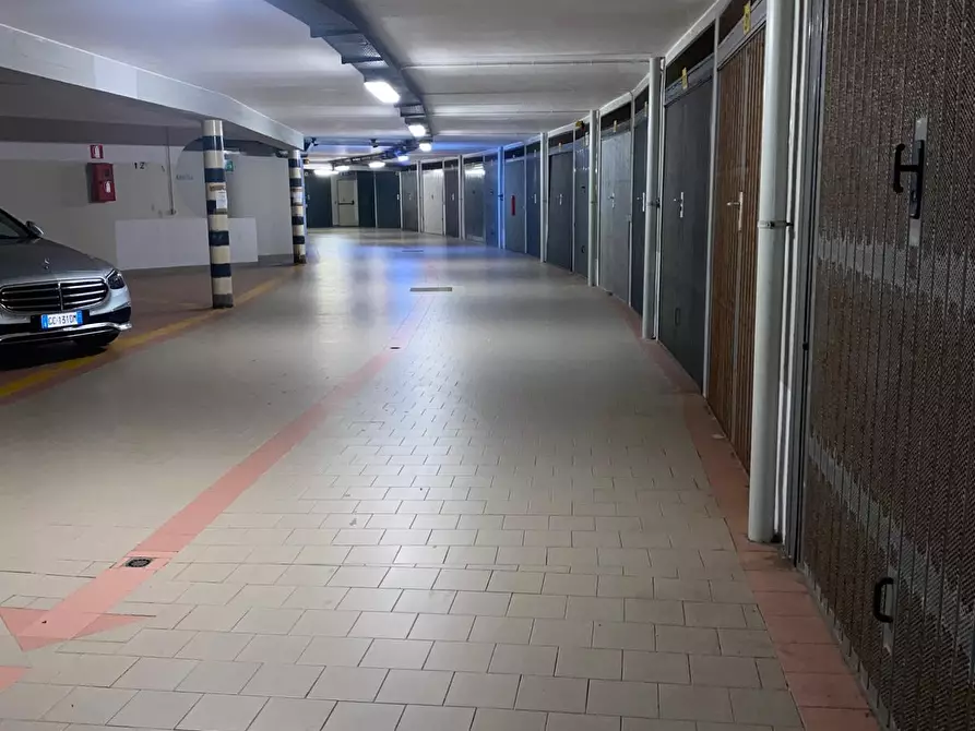 Immagine 1 di Garage in vendita  a Genova