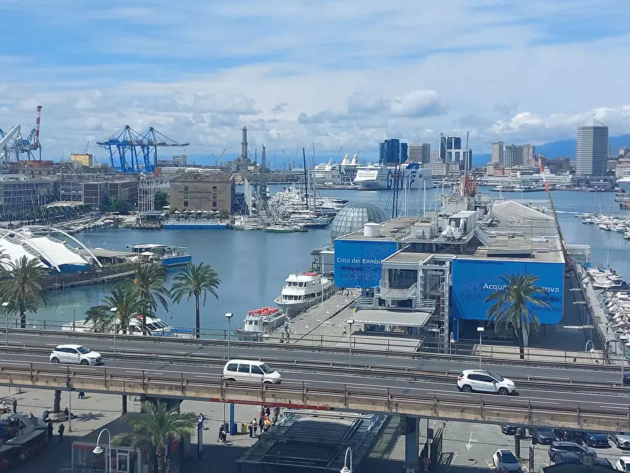 Immagine 32 di Ufficio in vendita  in Via di Sottoripa a Genova