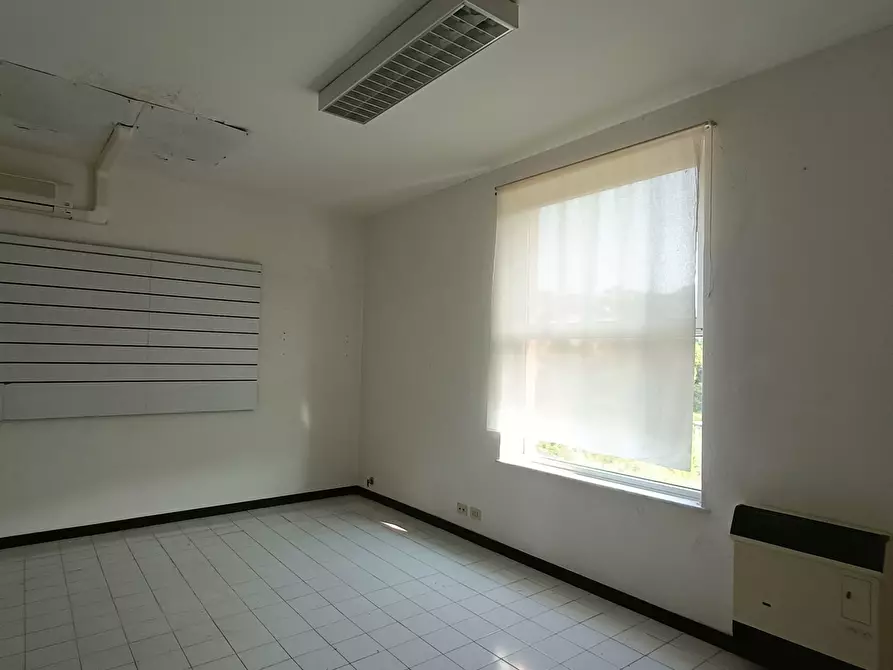 Immagine 31 di Ufficio in affitto  in Via Giuseppe Ungaretti 10 a Genova