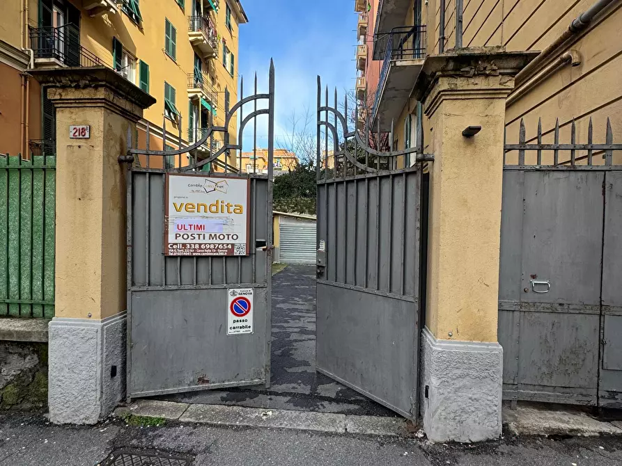 Immagine 1 di Garage in vendita  in Via Giovanni Torti 44 a Genova