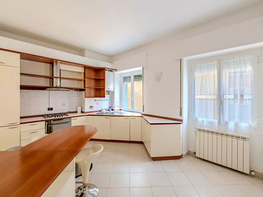 Immagine 7 di Pentalocale in vendita  in Vico Tana 1 a Genova