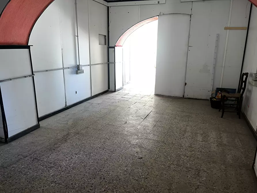 Immagine 4 di Locale commerciale in vendita  in Via Pra' 151 a Genova