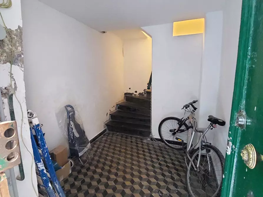 Immagine 11 di Bilocale in vendita  in Vico del Papa 2 a Genova