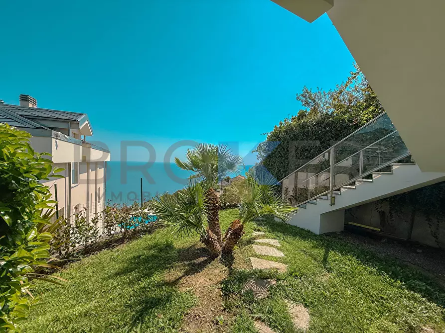 Immagine 36 di Villa in vendita  in Strada Panoramica San Bernardo 116-118 a Alassio