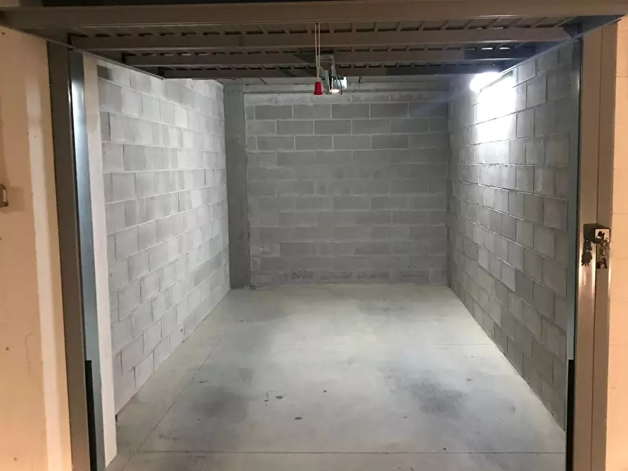 Immagine 4 di Garage in vendita  in Via Ignazio dell'Oro 34 a Alassio