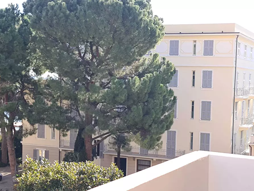 Immagine 13 di Trilocale in vendita  in Viale Hanbury a Alassio