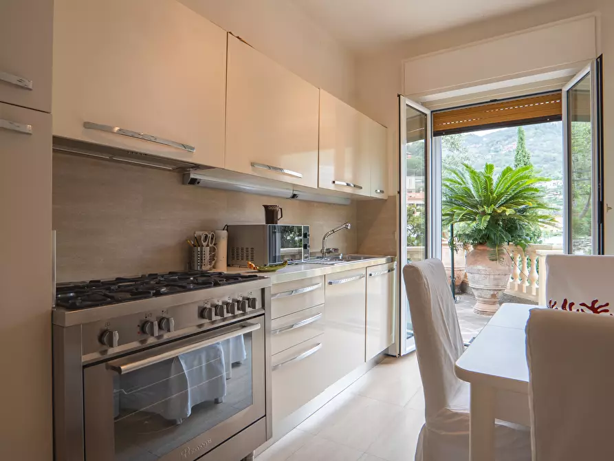 Immagine 2 di Trilocale in vendita  in Via tetti rossi a Alassio