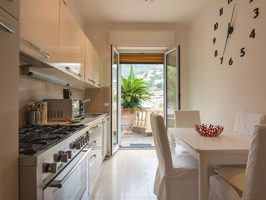 Immagine 31 di Trilocale in vendita  in Via tetti rossi a Alassio