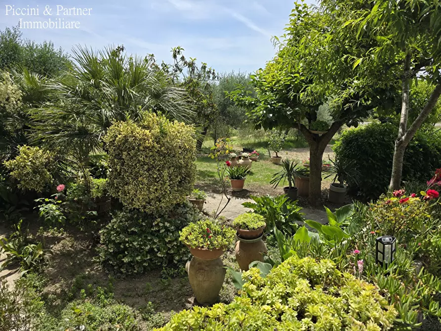 Immagine 2 di Pentalocale in vendita  in Via Pablo Neruda 2 a Corciano