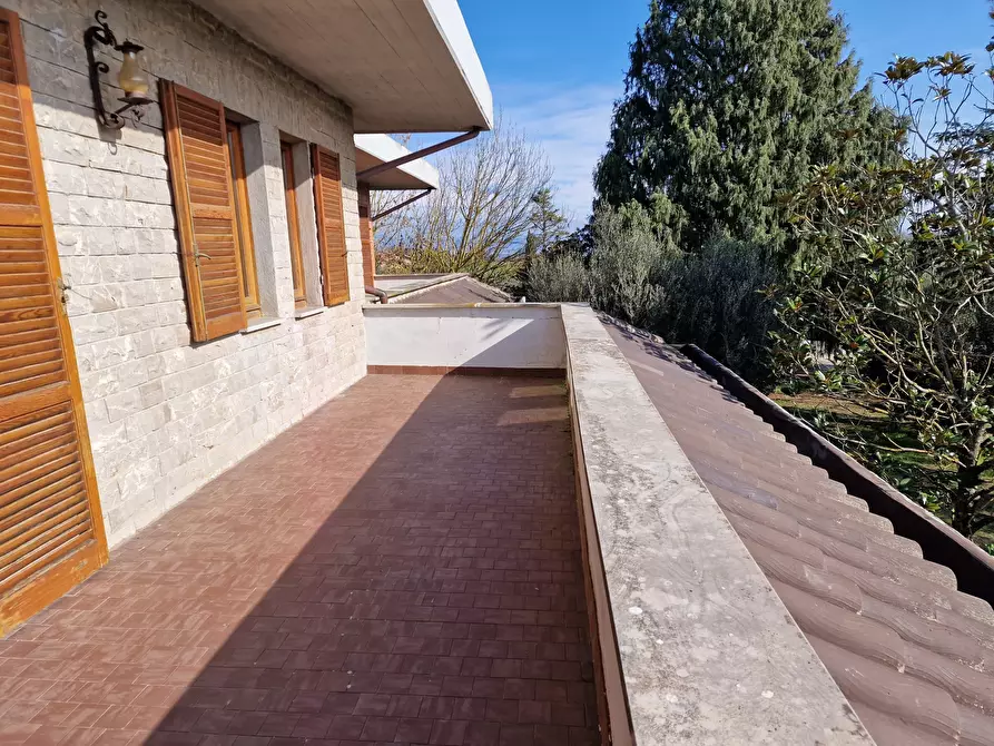 Immagine 44 di Villa in vendita  in Viale Perugia 37 a Castiglione Del Lago