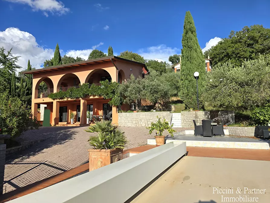 Immagine 4 di Villa in vendita  in Via dei Romani a Magione