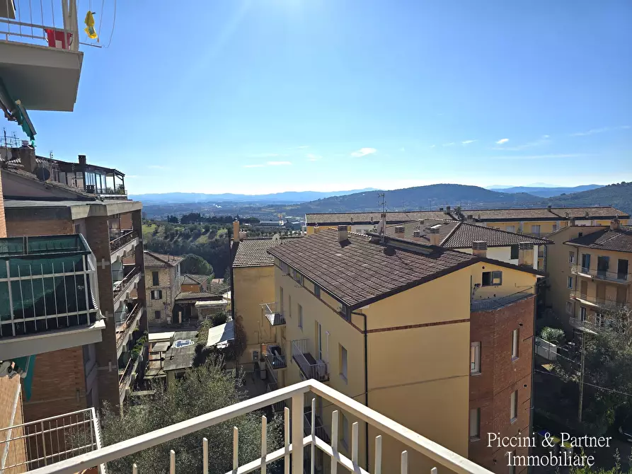 Immagine 18 di Pentalocale in vendita  in Via Beatrice 38 a Perugia