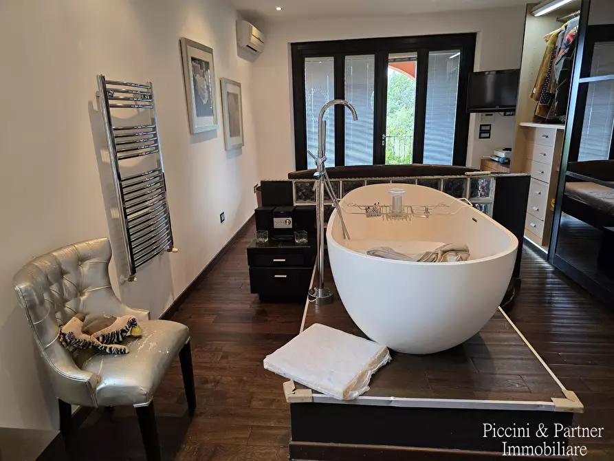 Immagine 38 di Villa in vendita  in Via Marzabotto 11 a Magione