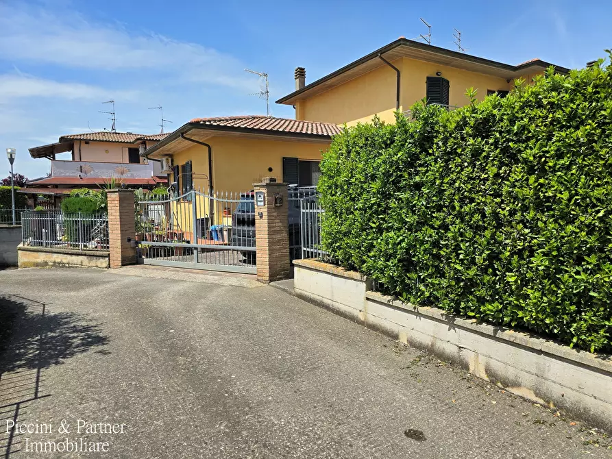 Immagine 40 di Casa trifamiliare in vendita  in Via Bagnolo a Castiglione Del Lago