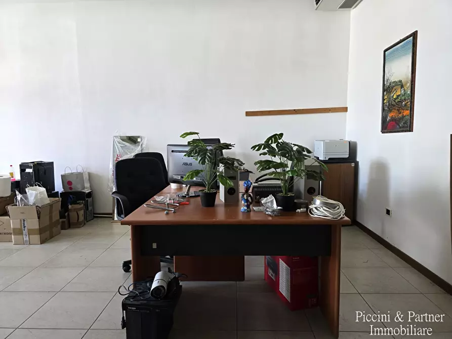 Immagine 9 di Locale commerciale in vendita  in Via del Conservificio a Bastia Umbra