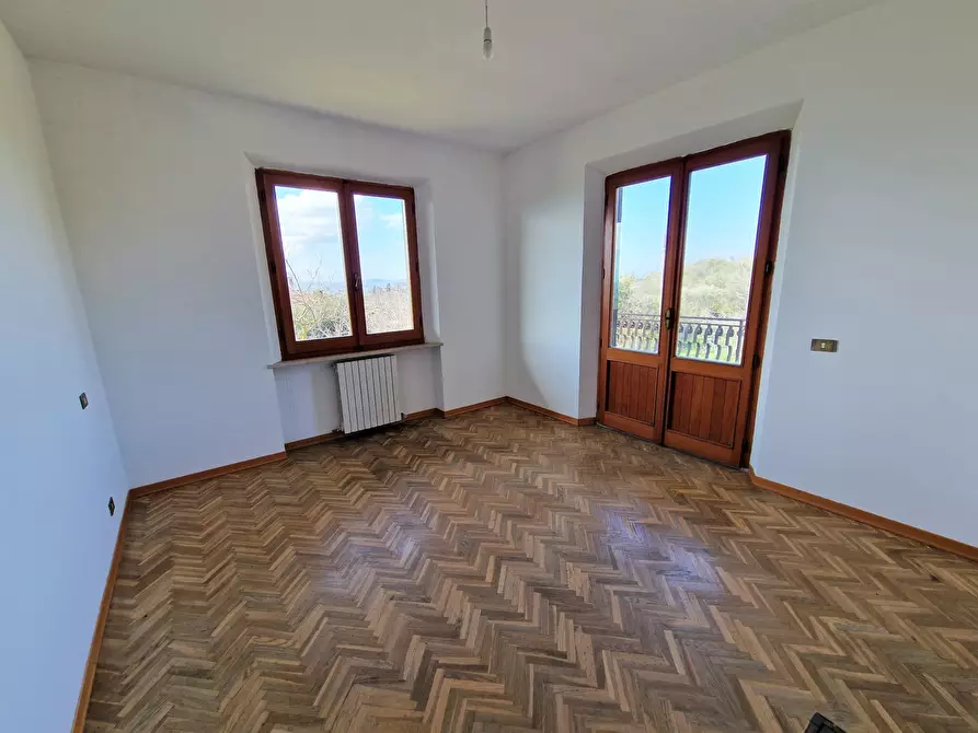 Immagine 34 di Villa in vendita  in Viale Perugia 37 a Castiglione Del Lago