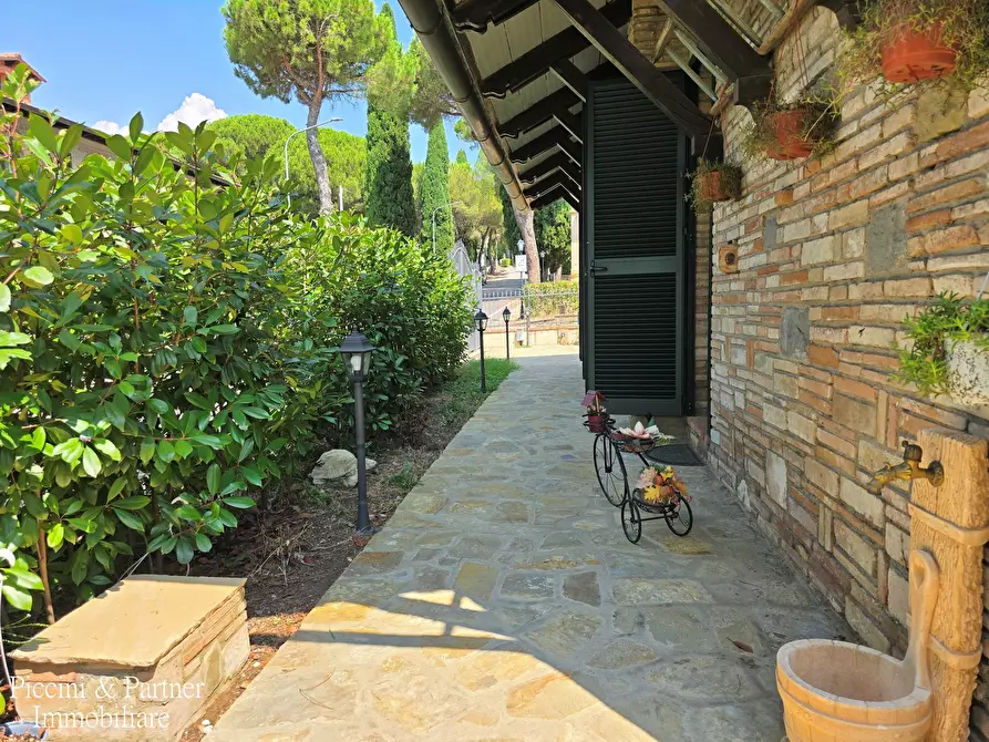 Immagine 4 di Villa in vendita  in Via IV Novembre 15 a Passignano Sul Trasimeno