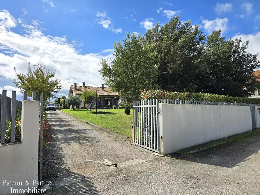 Immagine 2 di Villa in vendita  in Località Bertoni a Castiglione Del Lago