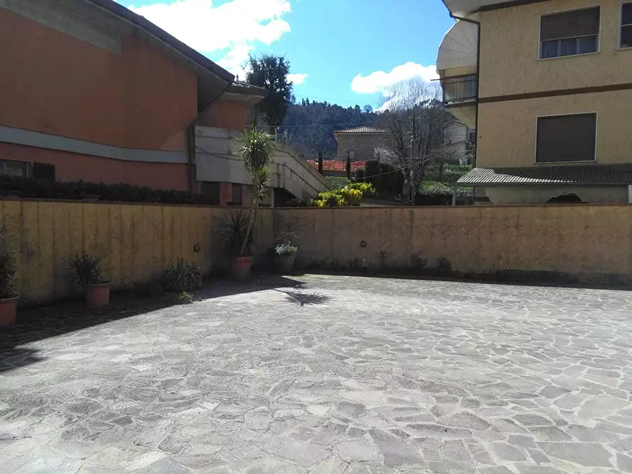 Immagine 9 di Porzione di casa in vendita  a Camaiore