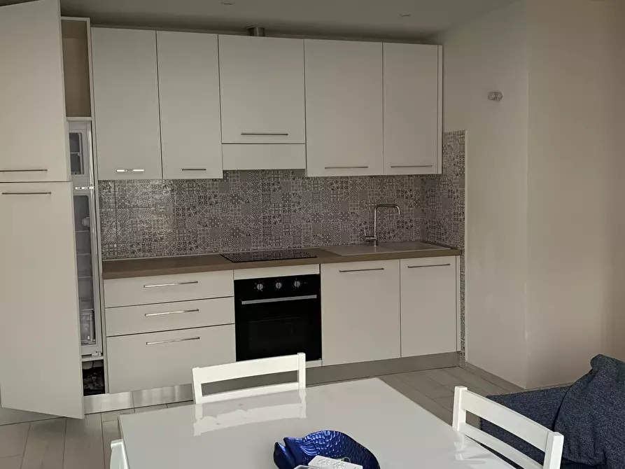 Immagine 12 di Trilocale in affitto  a Viareggio